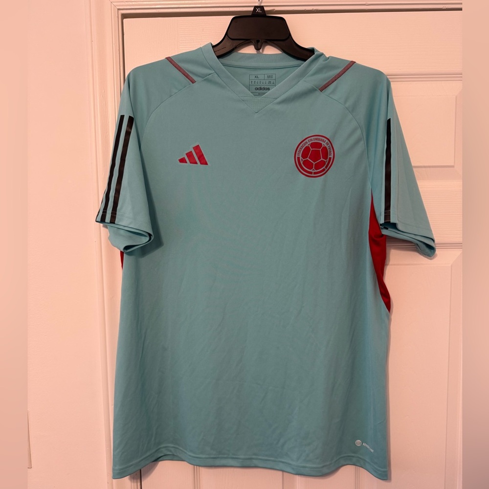 Adidas Men’s Colombia National Team training jersey. Size XL. NWT.